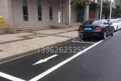 車停在車位也被貼處罰單子？交通警察：這三種停車方式也算違規(guī)！