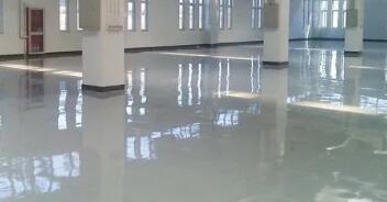 蘇州環(huán)氧地坪廠家，如何理解水泥基自流平砂漿?水泥基自流平地面是超平地面嗎？