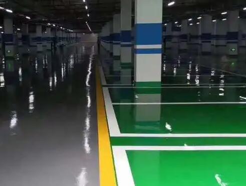 蘇州環(huán)氧地坪解析：地坪漆施工時(shí)怎么樣保護(hù)墻面、設(shè)備不被污染？