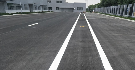 蘇州化工廠區(qū)道路劃線規(guī)范，筑就安全生產(chǎn)的第一道防線