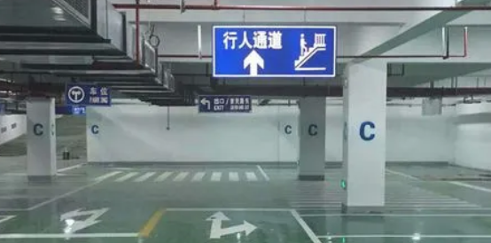 江蘇中穎專業(yè)施工團(tuán)隊(duì)，您的停車場劃線專家