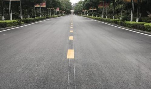 江蘇中穎專業(yè)廠區(qū)道路標(biāo)線設(shè)計(jì)，保障安全高效生產(chǎn)